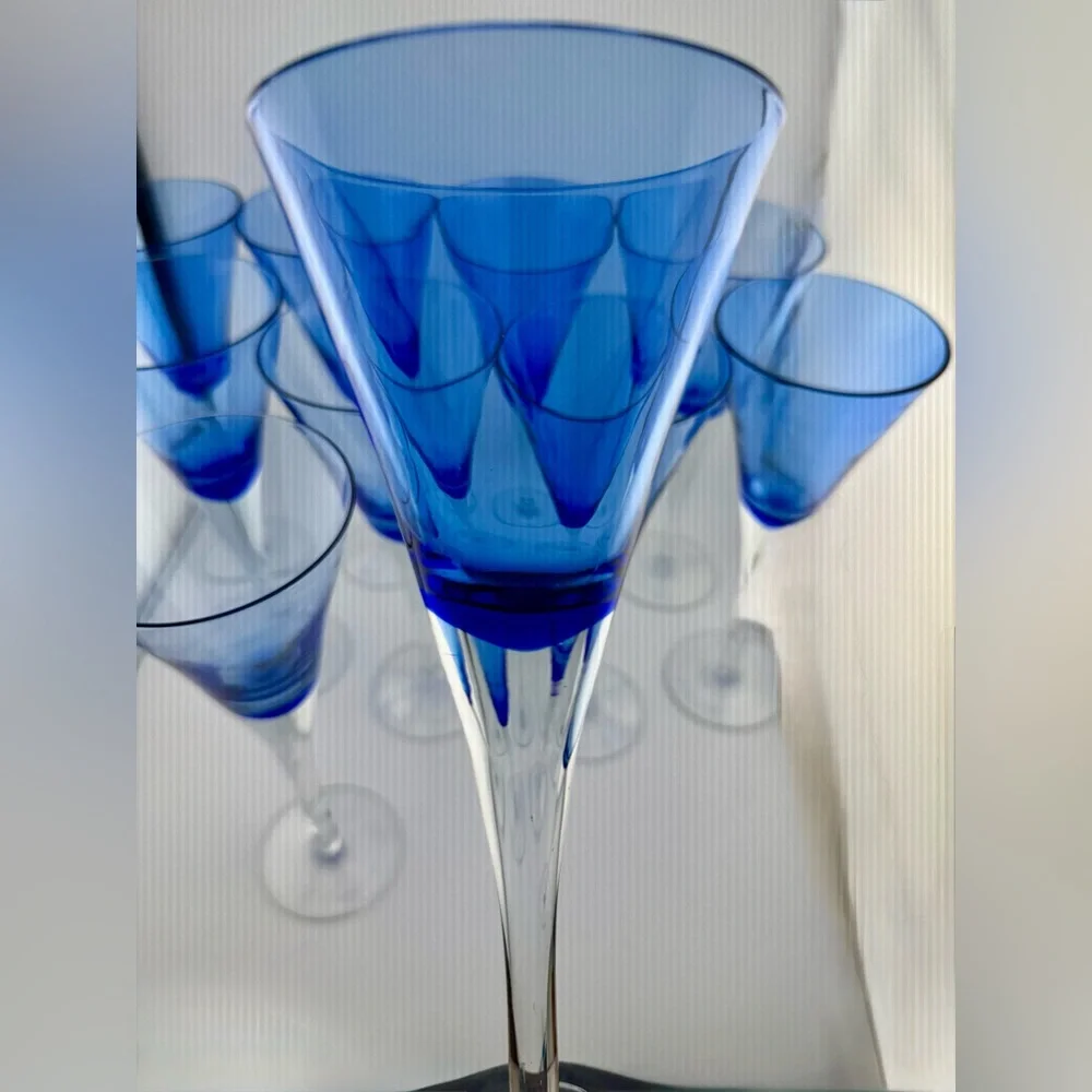 4 Crate & Barrel Blue Rhapsody tulip champagne flutes /martini glasses. 8oz